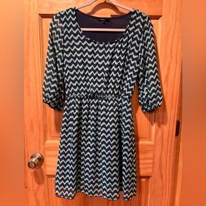 Espresso Blue and Turquoise puff Sleeve dress zig zag pattern women’s small